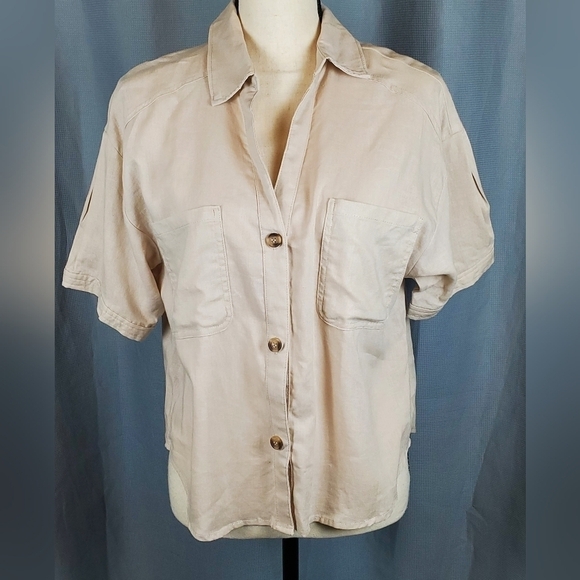 Love Tree Tops - Love Tree short sleeve blouse, beige, size L